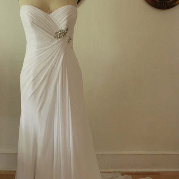 Maggie Sottero Breccia 211513 White Pleated Beaded Wedding Dress - Picture 2 of 7